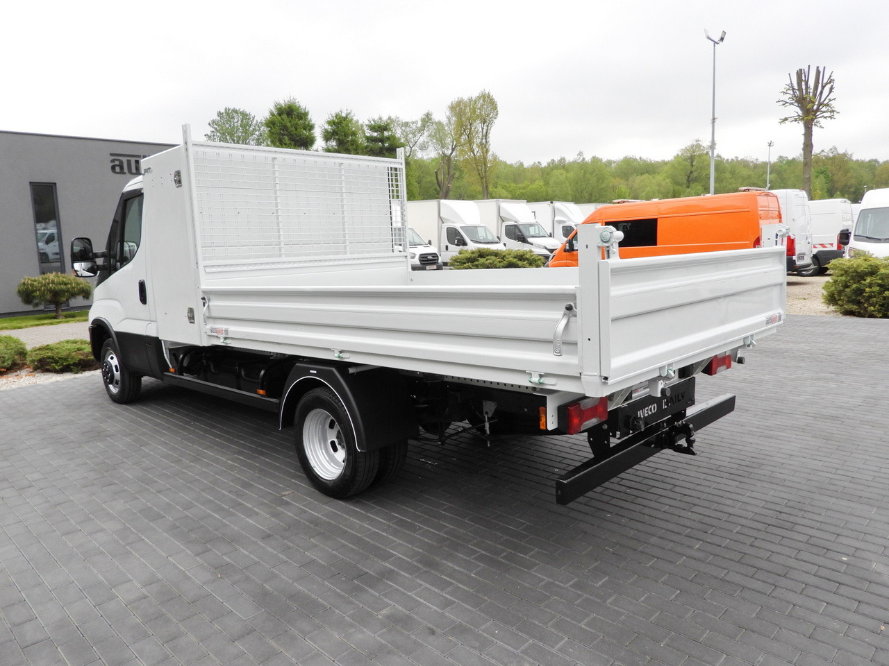 Leasing de IVECO DAILY 35C14 TIPPER CRUISE CONTROL TWIN WHEELS  140HP IVECO DAILY 35C14 TIPPER CRUISE CONTROL TWIN WHEELS  140HP: foto 9