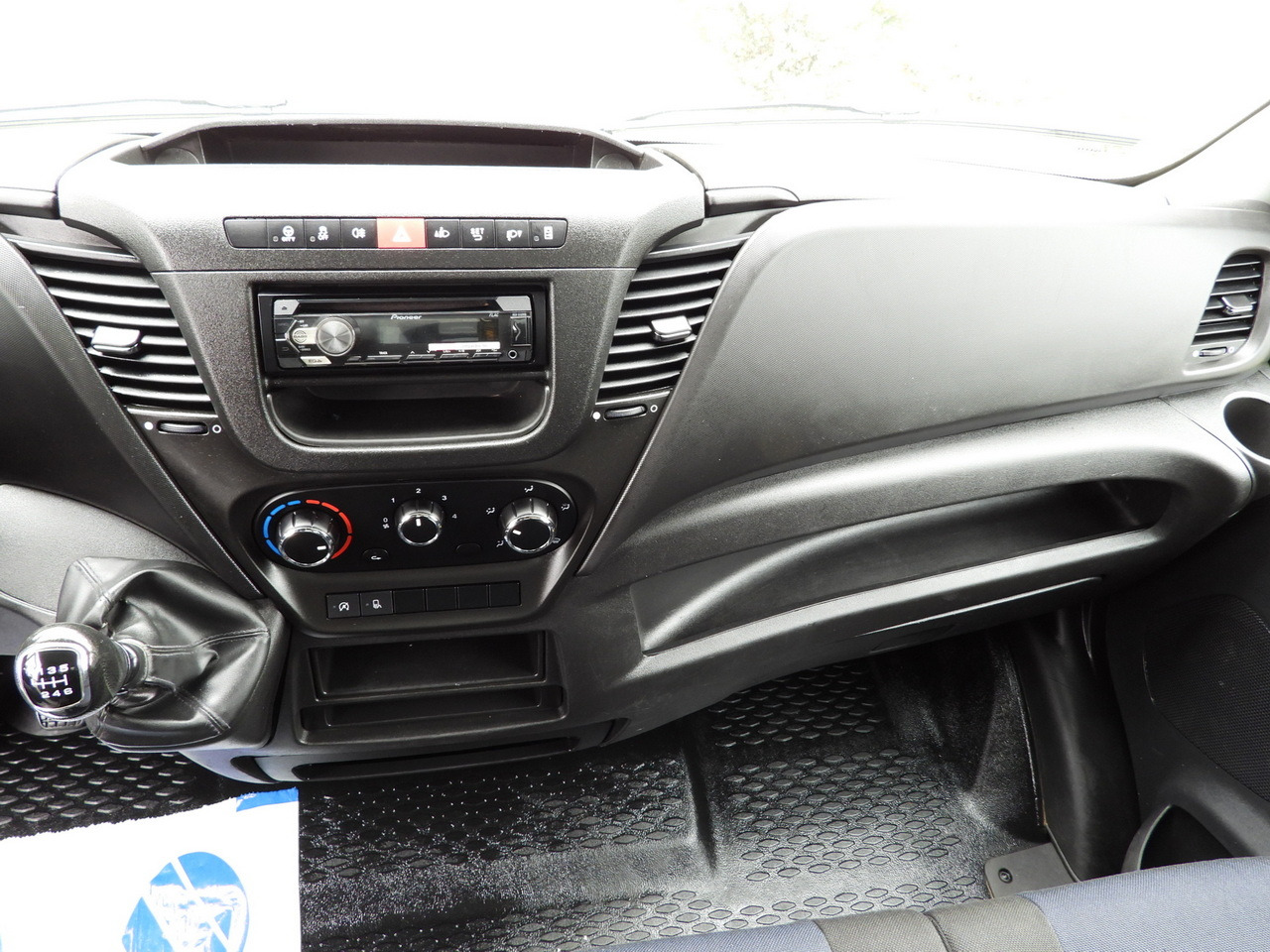 Leasing de IVECO DAILY 35C14 TIPPER CRUISE CONTROL TWIN WHEELS  140HP IVECO DAILY 35C14 TIPPER CRUISE CONTROL TWIN WHEELS  140HP: foto 34
