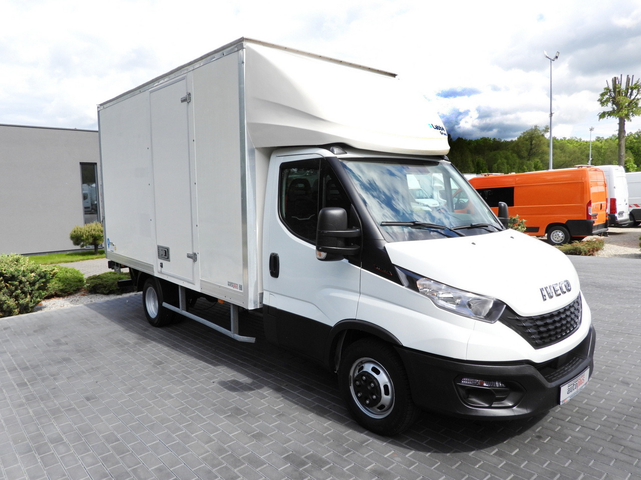 IVECO DAILY 35C16 BOX LIFT 8 PALLETS CRUISE CONTROL TWIN WHEELS AIR CONDITIONING 160HP - Furgoneta caja cerrada: foto 4 IVECO DAILY 35C16 BOX LIFT 8 PALLETS CRUISE CONTROL TWIN WHEELS AIR CONDITIONING 160HP - Furgoneta caja cerrada: foto 4