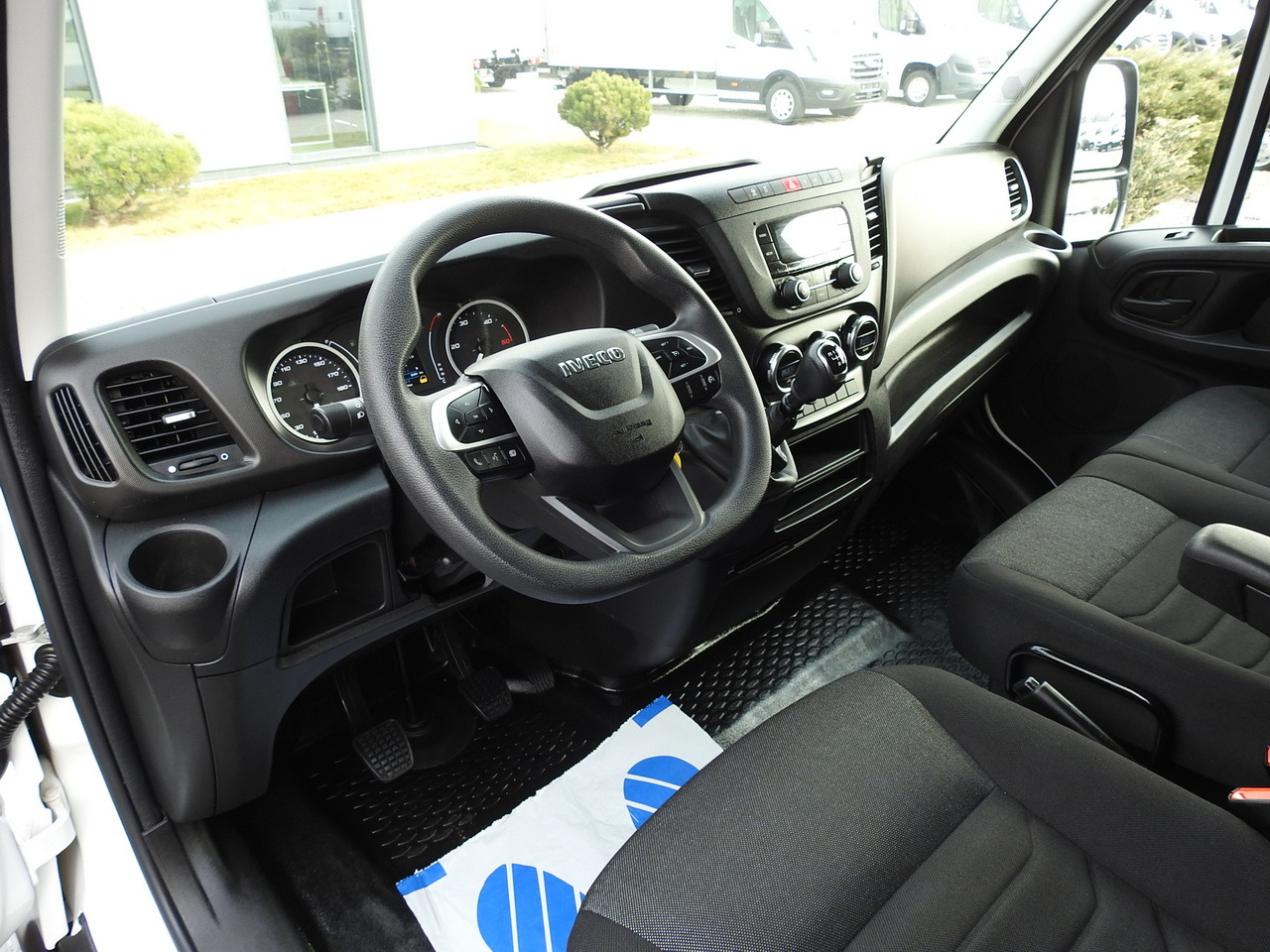 IVECO DAILY 35C16 BOX LIFT 8 PALLETS CRUISE CONTROL TWIN WHEELS AIR CONDITIONING 160HP - Furgoneta caja cerrada: foto 2 IVECO DAILY 35C16 BOX LIFT 8 PALLETS CRUISE CONTROL TWIN WHEELS AIR CONDITIONING 160HP - Furgoneta caja cerrada: foto 2