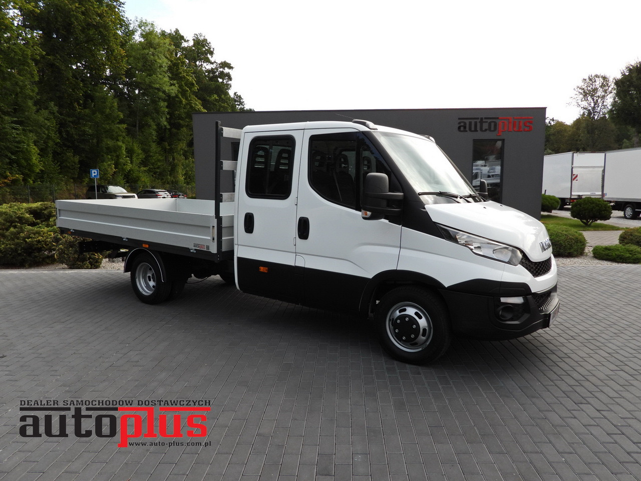 IVECO DAILY 35C17 STAKE BODY DOUBLE CABIN DOKA 7 SEATS CRUISE CONTROL TWIN WHEELS AIR CONDITIONING 170HP - Furgoneta combi: foto 1 IVECO DAILY 35C17 STAKE BODY DOUBLE CABIN DOKA 7 SEATS CRUISE CONTROL TWIN WHEELS AIR CONDITIONING 170HP - Furgoneta combi: foto 1