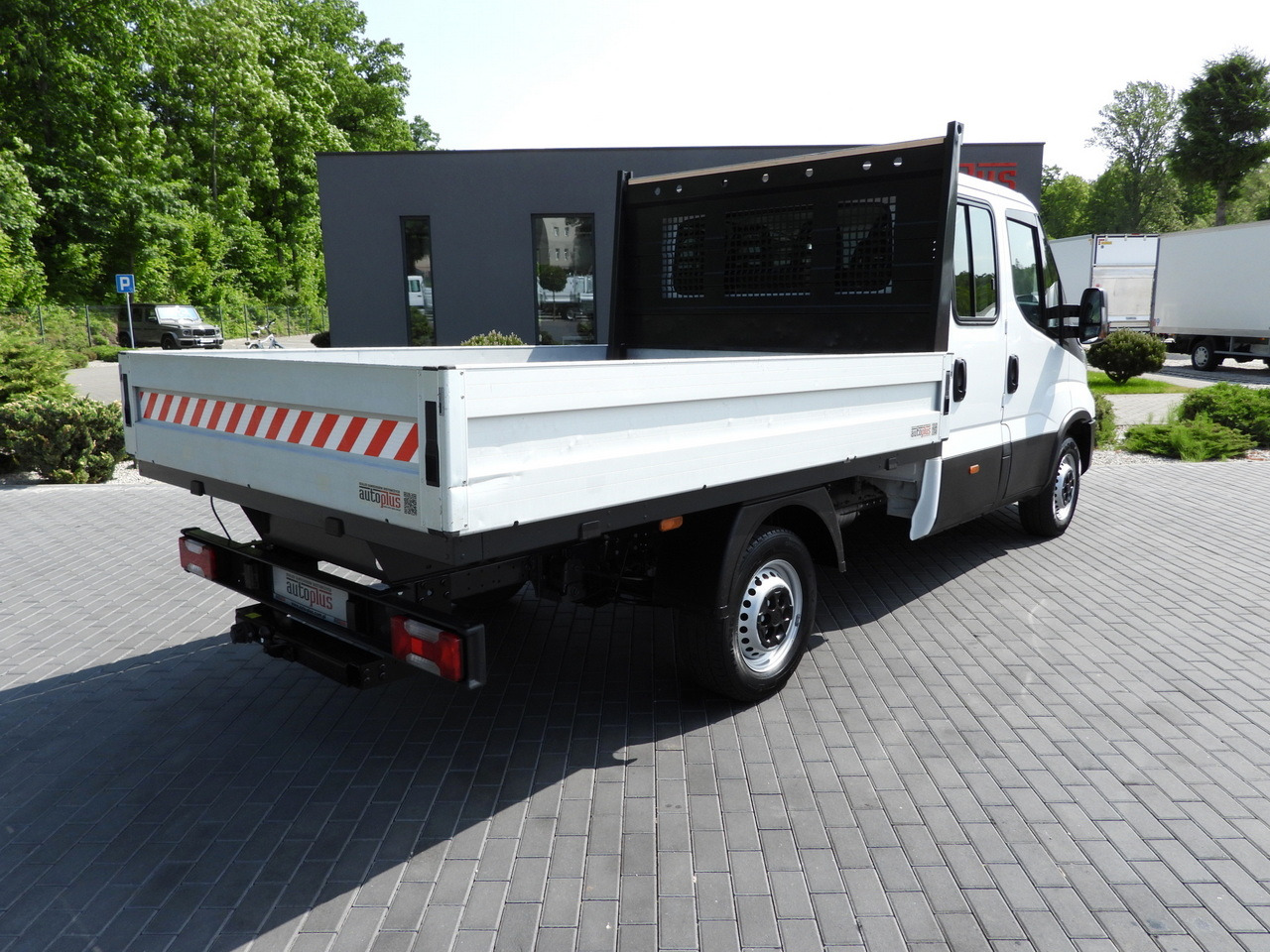 IVECO DAILY 35S12 STAKE BODY DOUBLE CABIN DOKA 7 SEATS AIR CONDITIONING  120HP - Furgoneta combi: foto 3 IVECO DAILY 35S12 STAKE BODY DOUBLE CABIN DOKA 7 SEATS AIR CONDITIONING  120HP - Furgoneta combi: foto 3