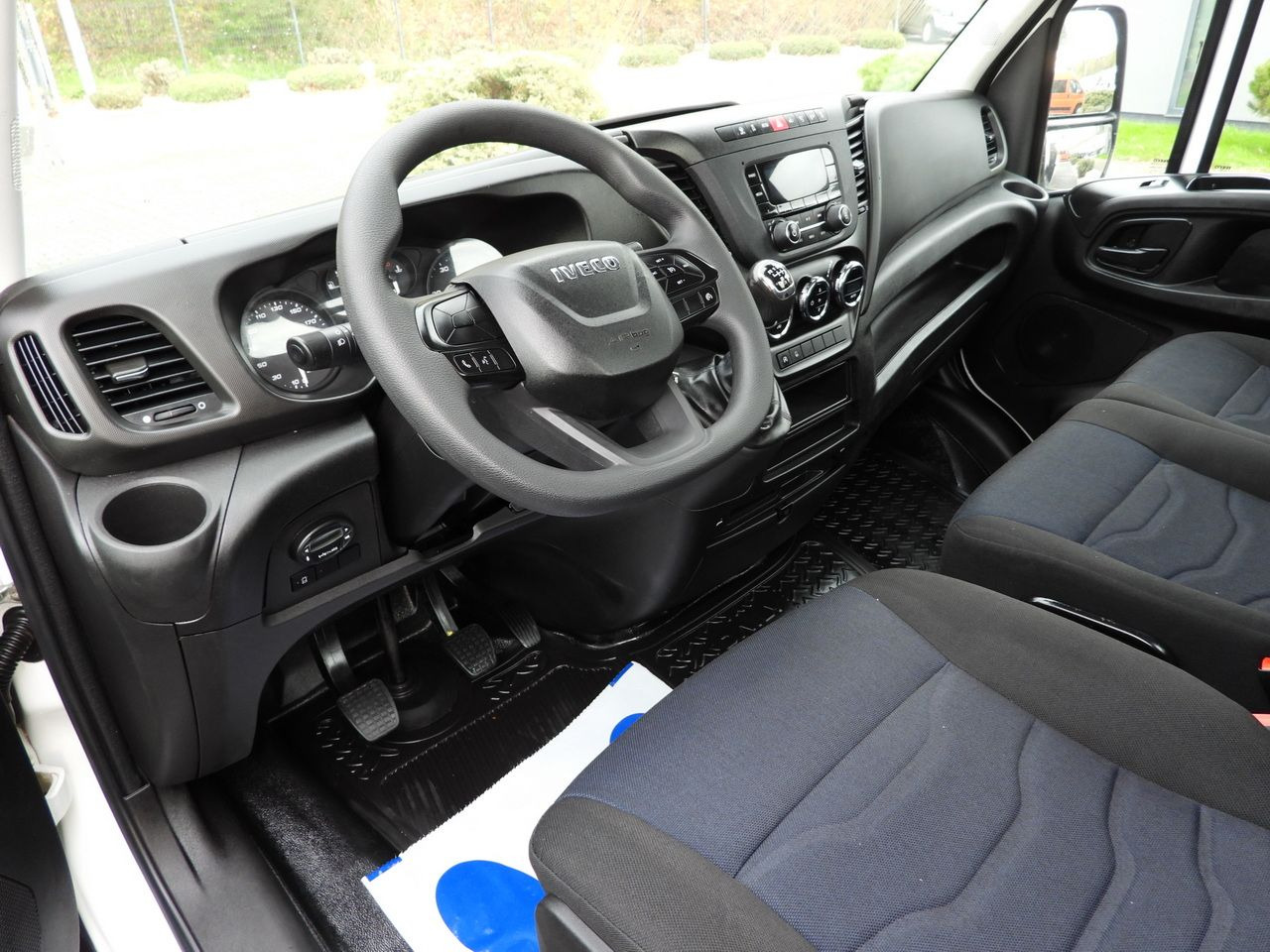 IVECO DAILY 35S14 STAKE BODY 8 PALLETS CRUISE CONTROL AIR CONDITIONING 140HP - Caja abierta furgoneta: foto 2 IVECO DAILY 35S14 STAKE BODY 8 PALLETS CRUISE CONTROL AIR CONDITIONING 140HP - Caja abierta furgoneta: foto 2