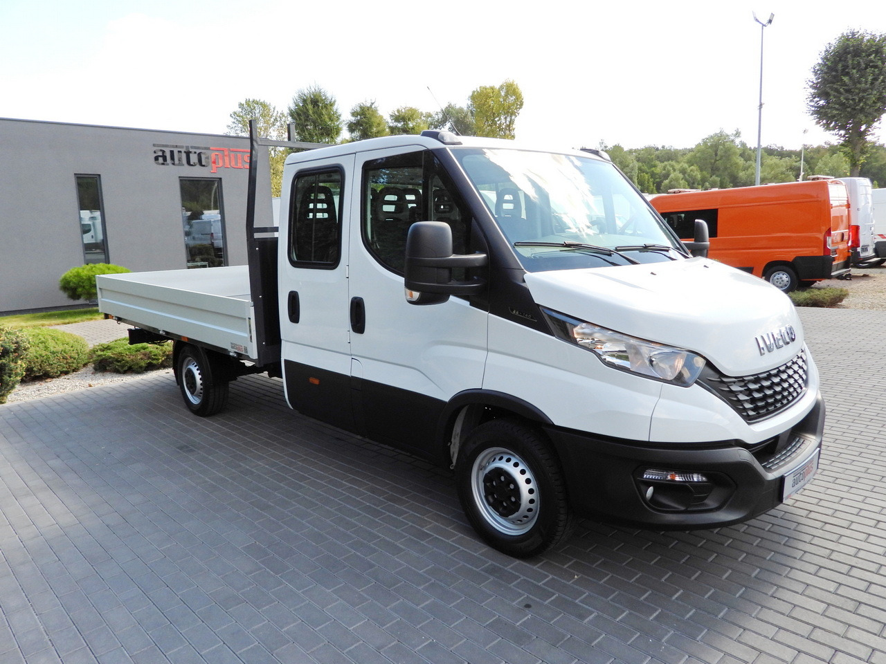 IVECO DAILY 35S14 STAKE BODY DOUBLE CABIN DOKA 7 SEATS CRUISE CONTROL AIR CONDITIONING 135HP - Caja abierta furgoneta: foto 4 IVECO DAILY 35S14 STAKE BODY DOUBLE CABIN DOKA 7 SEATS CRUISE CONTROL AIR CONDITIONING 135HP - Caja abierta furgoneta: foto 4