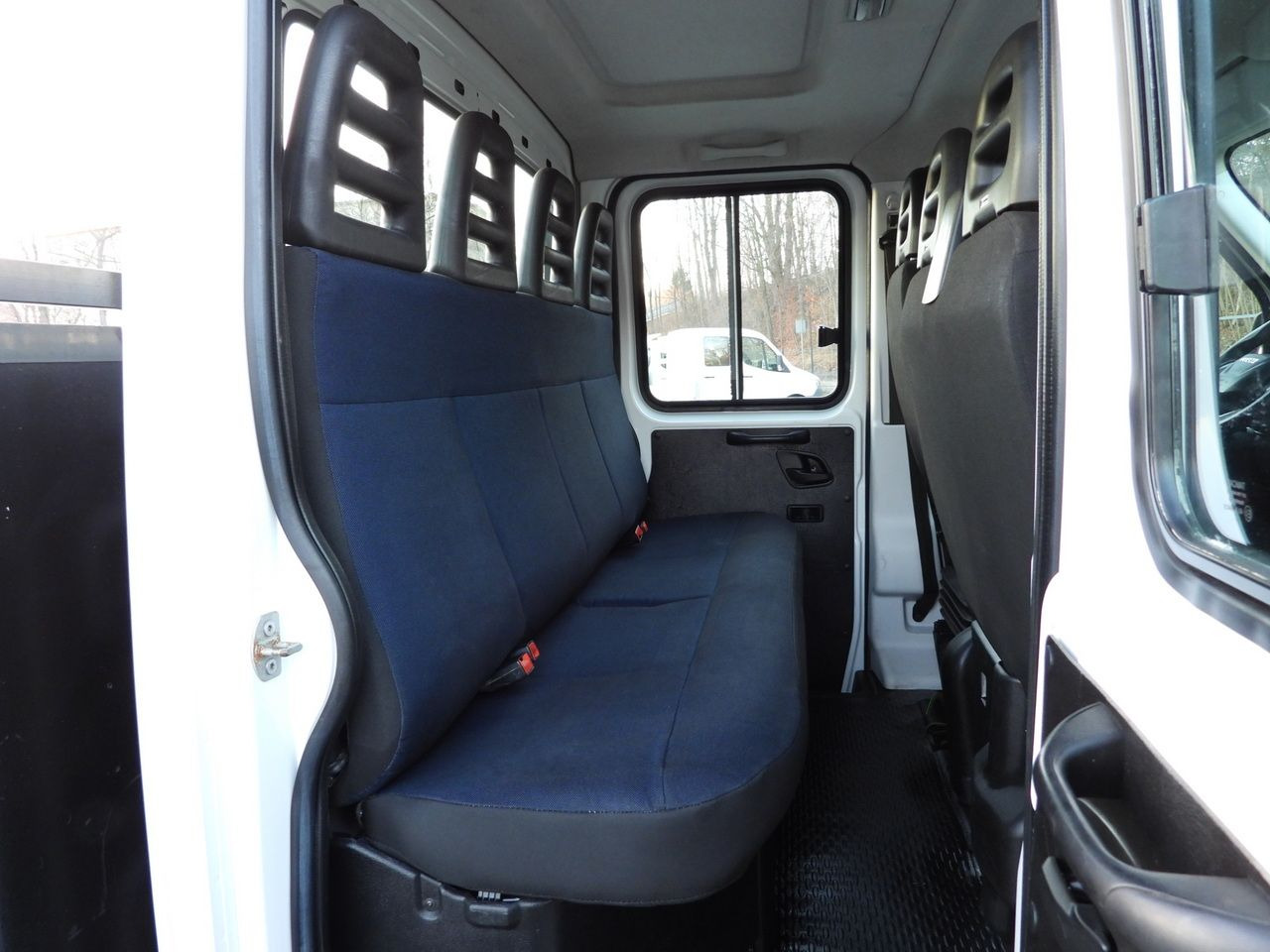 Furgoneta combi IVECO DAILY 35S14 STAKE BODY DOUBLE CABIN DOKA 7 SEATS CRUISE CONTROL AIR CONDITIONING  140HP: foto 29