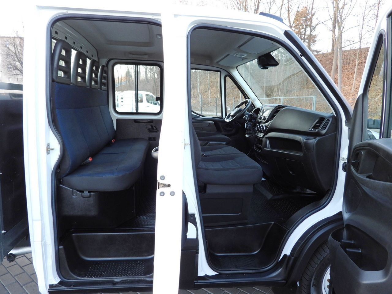 Furgoneta combi IVECO DAILY 35S14 STAKE BODY DOUBLE CABIN DOKA 7 SEATS CRUISE CONTROL AIR CONDITIONING  140HP: foto 28