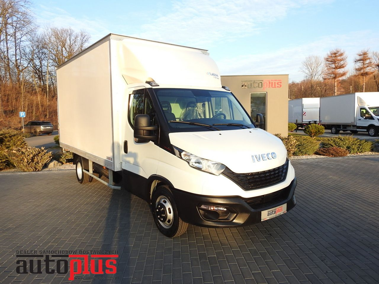 IVECO DAILY 35S16 BOX LIFT 8 PALLETS CRUISE CONTROL AIR CONDITIONING TWIN WHEELS 160HP - Furgoneta caja cerrada: foto 1 IVECO DAILY 35S16 BOX LIFT 8 PALLETS CRUISE CONTROL AIR CONDITIONING TWIN WHEELS 160HP - Furgoneta caja cerrada: foto 1