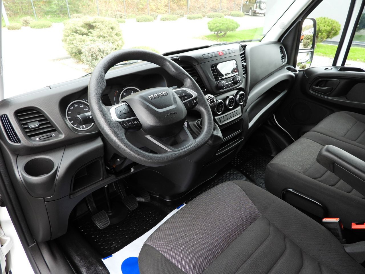 IVECO DAILY 35S16 BOX LIFT 8 PALLETS CRUISE CONTROL AIR CONDITIONING TWIN WHEELS 160HP - Furgoneta caja cerrada: foto 2 IVECO DAILY 35S16 BOX LIFT 8 PALLETS CRUISE CONTROL AIR CONDITIONING TWIN WHEELS 160HP - Furgoneta caja cerrada: foto 2