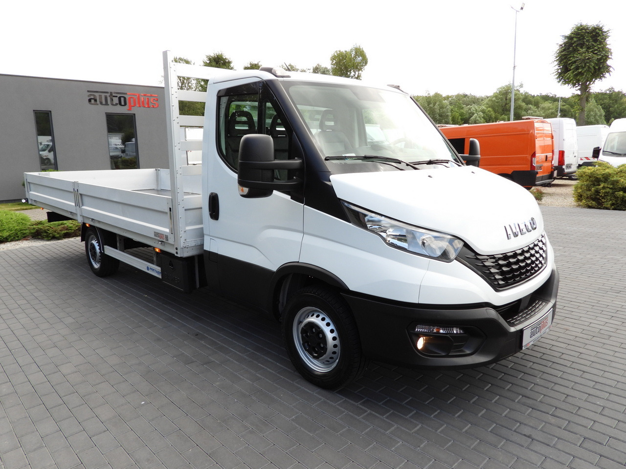 IVECO DAILY 35S16 STAKE BODY 10 PALLETS CRUISE CONTROL AIR CONDITIONING  160HP - Caja abierta furgoneta: foto 4 IVECO DAILY 35S16 STAKE BODY 10 PALLETS CRUISE CONTROL AIR CONDITIONING  160HP - Caja abierta furgoneta: foto 4