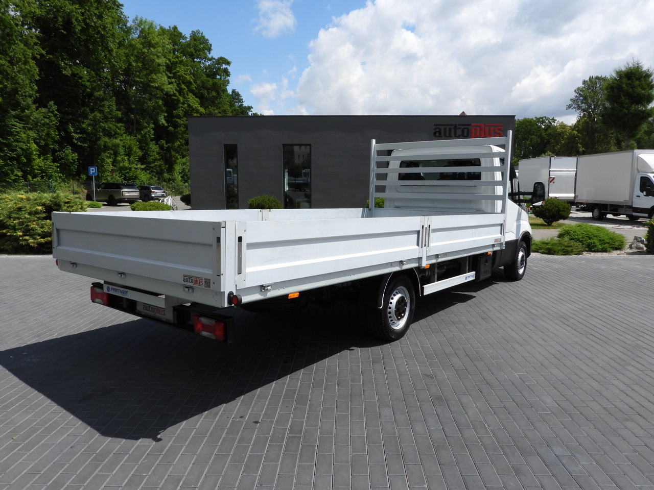 IVECO DAILY 35S16 STAKE BODY 10 PALLETS CRUISE CONTROL AIR CONDITIONING  160HP - Caja abierta furgoneta: foto 3 IVECO DAILY 35S16 STAKE BODY 10 PALLETS CRUISE CONTROL AIR CONDITIONING  160HP - Caja abierta furgoneta: foto 3