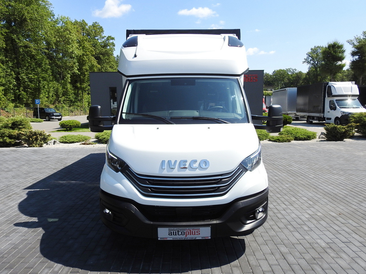 IVECO DAILY 35S18 NEW TARPAULIN 8 PALLETS CRUISE CONTROL NAVIGATION LED LIGHTS AUTOMATIC TRANSMISSION HI-MATIC MANUFACTURERS WARRANTY 180HP - Furgoneta con caja de lona: foto 5 IVECO DAILY 35S18 NEW TARPAULIN 8 PALLETS CRUISE CONTROL NAVIGATION LED LIGHTS AUTOMATIC TRANSMISSION HI-MATIC MANUFACTURERS WARRANTY 180HP - Furgoneta con caja de lona: foto 5