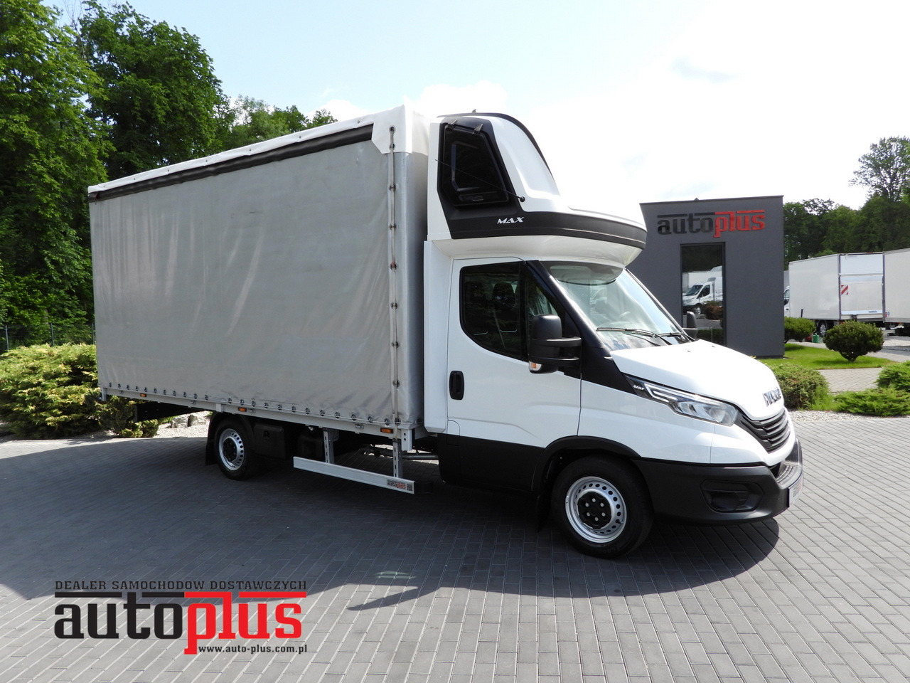 IVECO DAILY 35S18 TARPAULIN 10 PALLETS CRUISE CONTROL LED LIGHTS AIR CONDITIONING 180HP - Furgoneta con caja de lona: foto 1 IVECO DAILY 35S18 TARPAULIN 10 PALLETS CRUISE CONTROL LED LIGHTS AIR CONDITIONING 180HP - Furgoneta con caja de lona: foto 1