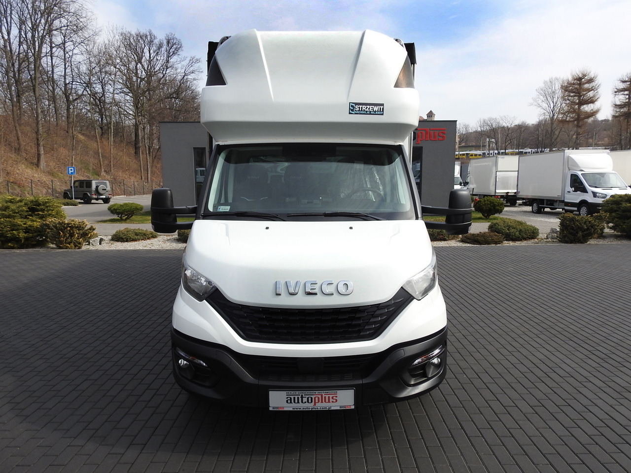 IVECO DAILY 35S18 TARPAULIN 10 PALLETS WEBASTO CRUISE CONTROL AIR CONDITIONING 180HP - Furgoneta con caja de lona: foto 5 IVECO DAILY 35S18 TARPAULIN 10 PALLETS WEBASTO CRUISE CONTROL AIR CONDITIONING 180HP - Furgoneta con caja de lona: foto 5