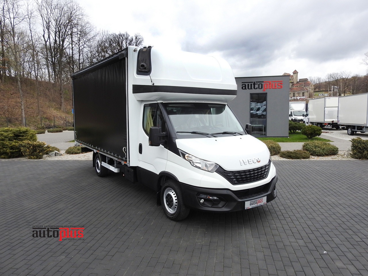 IVECO DAILY 35S18 TARPAULIN 10 PALLETS WEBASTO CRUISE CONTROL AIR CONDITIONING 180HP - Furgoneta con caja de lona: foto 1 IVECO DAILY 35S18 TARPAULIN 10 PALLETS WEBASTO CRUISE CONTROL AIR CONDITIONING 180HP - Furgoneta con caja de lona: foto 1