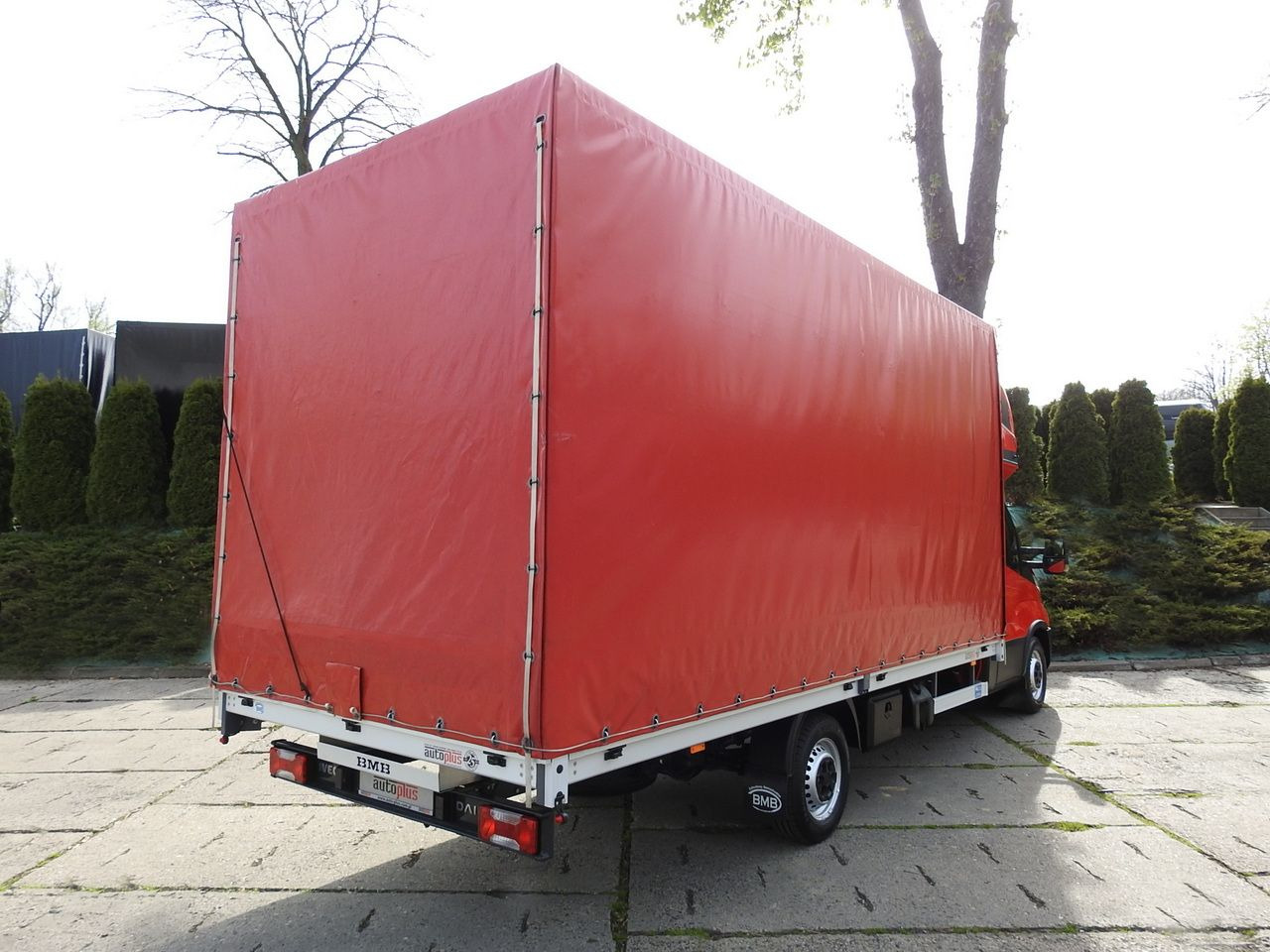 IVECO DAILY 35S18 TARPAULIN 10 PALLETS WEBASTO CRUISE CONTROL LED LIGHTS AIR CONDITIONING 180HP - Furgoneta con caja de lona: foto 3 IVECO DAILY 35S18 TARPAULIN 10 PALLETS WEBASTO CRUISE CONTROL LED LIGHTS AIR CONDITIONING 180HP - Furgoneta con caja de lona: foto 3