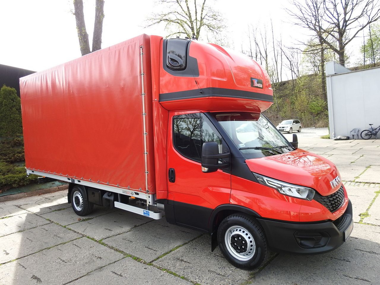 IVECO DAILY 35S18 TARPAULIN 10 PALLETS WEBASTO CRUISE CONTROL LED LIGHTS AIR CONDITIONING 180HP - Furgoneta con caja de lona: foto 4 IVECO DAILY 35S18 TARPAULIN 10 PALLETS WEBASTO CRUISE CONTROL LED LIGHTS AIR CONDITIONING 180HP - Furgoneta con caja de lona: foto 4