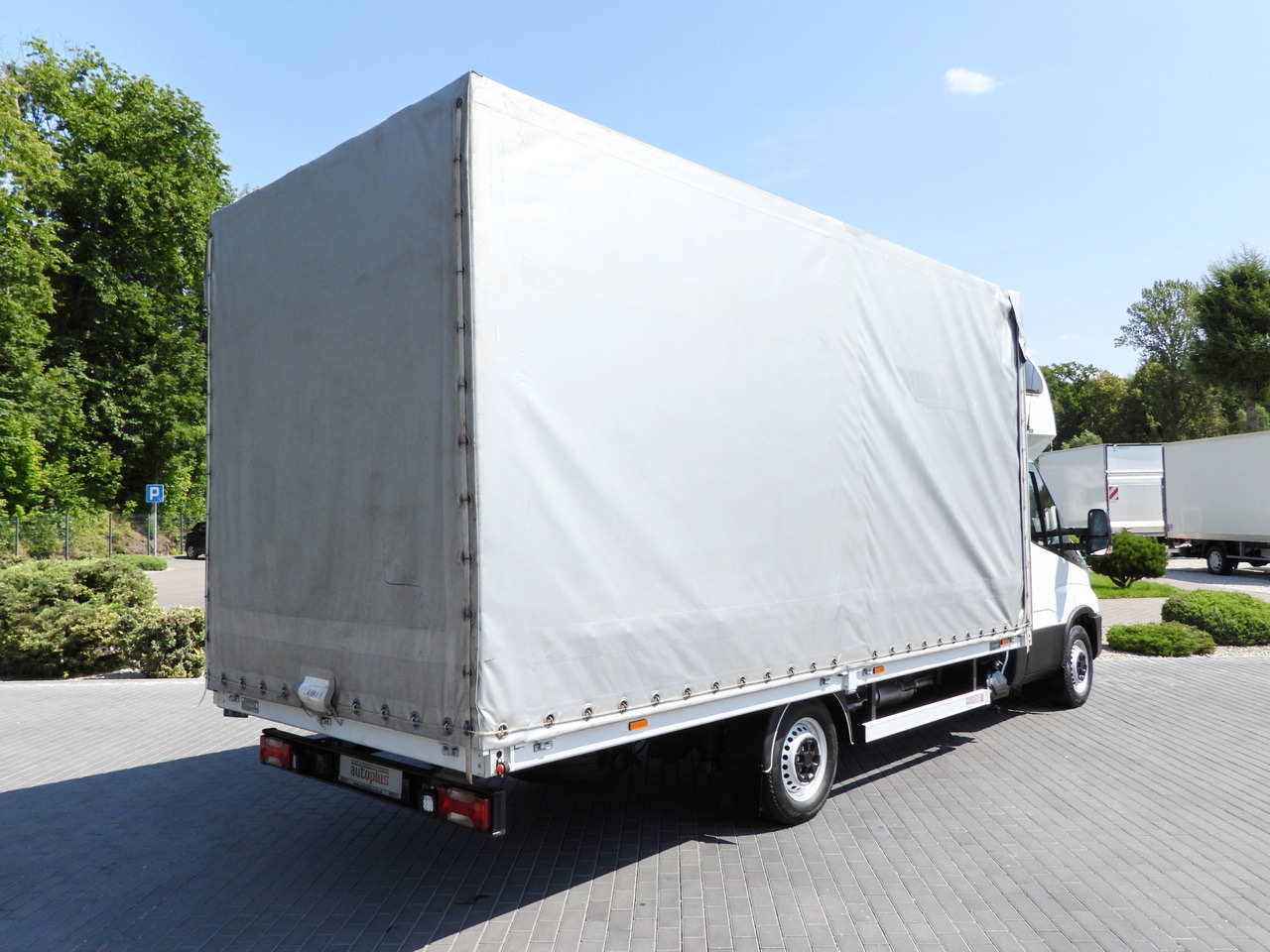 IVECO DAILY 35S18 TARPAULIN 10 PALLETS WEBASTO CRUISE CONTROL LED LIGHTS PNEUMATICS AIR CONDITIONING 180HP - Furgoneta con caja de lona: foto 3 IVECO DAILY 35S18 TARPAULIN 10 PALLETS WEBASTO CRUISE CONTROL LED LIGHTS PNEUMATICS AIR CONDITIONING 180HP - Furgoneta con caja de lona: foto 3