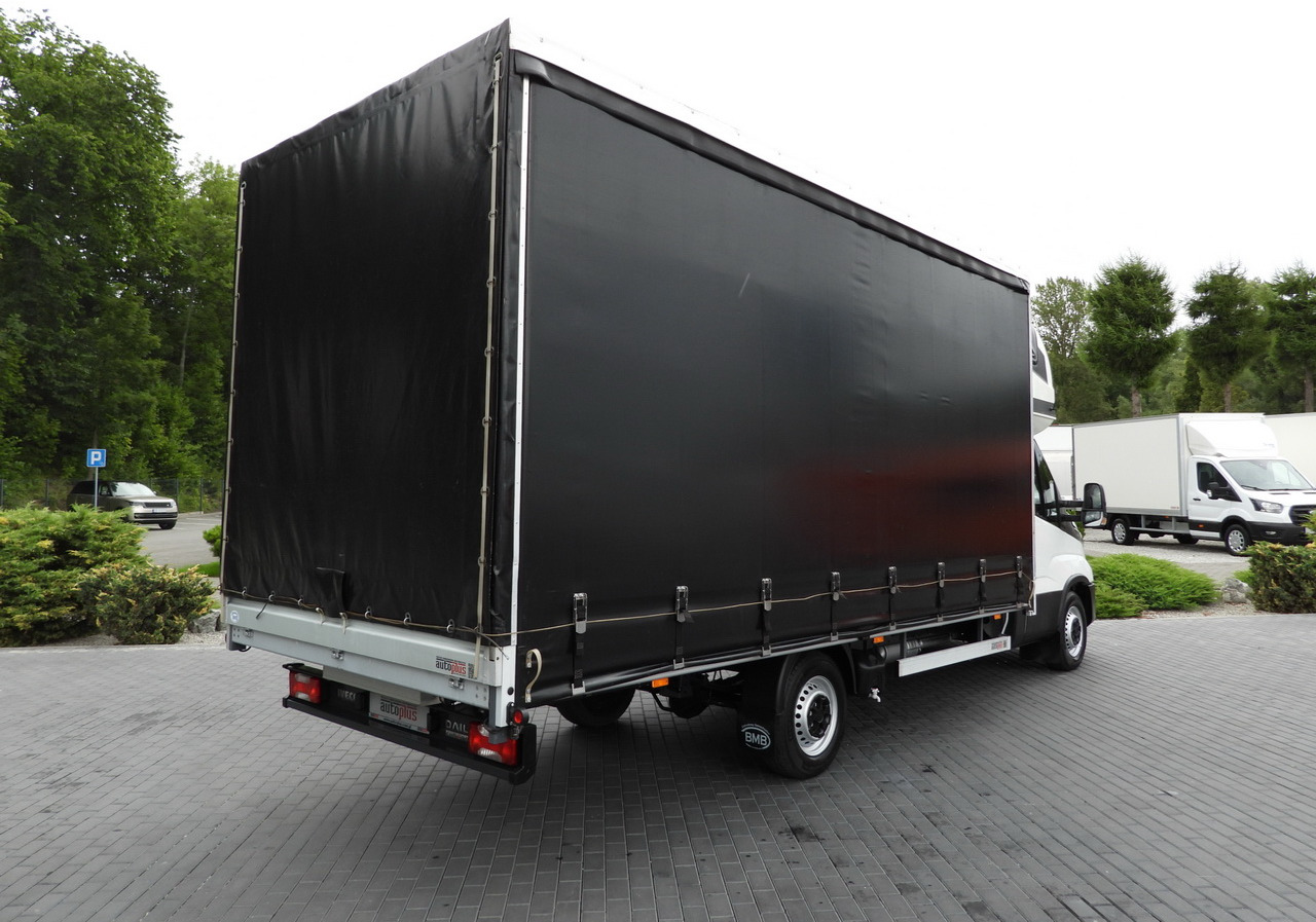 IVECO DAILY 35S18 TARPAULIN 10 PALLETS WEBASTO CRUISE CONTROL NAVIGATION LED LIGHTS AIR CONDITIONING 180HP - Furgoneta con caja de lona: foto 3 IVECO DAILY 35S18 TARPAULIN 10 PALLETS WEBASTO CRUISE CONTROL NAVIGATION LED LIGHTS AIR CONDITIONING 180HP - Furgoneta con caja de lona: foto 3