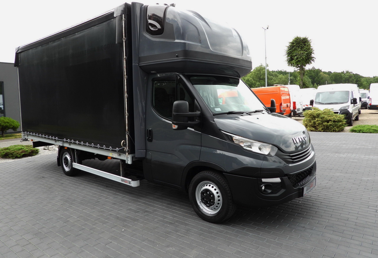 IVECO DAILY 35S18 TARPAULIN 10 PALLETS WEBASTO CRUISE CONTROL PNEUMATICS AUTOMATIC TRANSMISSION HI-MATIC AIR CONDITIONING 180HP - Furgoneta con caja de lona: foto 4 IVECO DAILY 35S18 TARPAULIN 10 PALLETS WEBASTO CRUISE CONTROL PNEUMATICS AUTOMATIC TRANSMISSION HI-MATIC AIR CONDITIONING 180HP - Furgoneta con caja de lona: foto 4