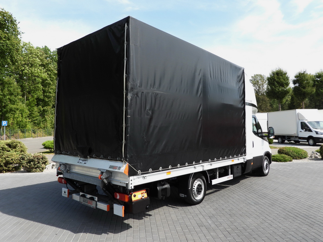 IVECO DAILY 35S18 TARPAULIN LIFT 8 PALLETS CRUISE CONTROL AIR CONDITIONING 180HP - Furgoneta con caja de lona: foto 3 IVECO DAILY 35S18 TARPAULIN LIFT 8 PALLETS CRUISE CONTROL AIR CONDITIONING 180HP - Furgoneta con caja de lona: foto 3