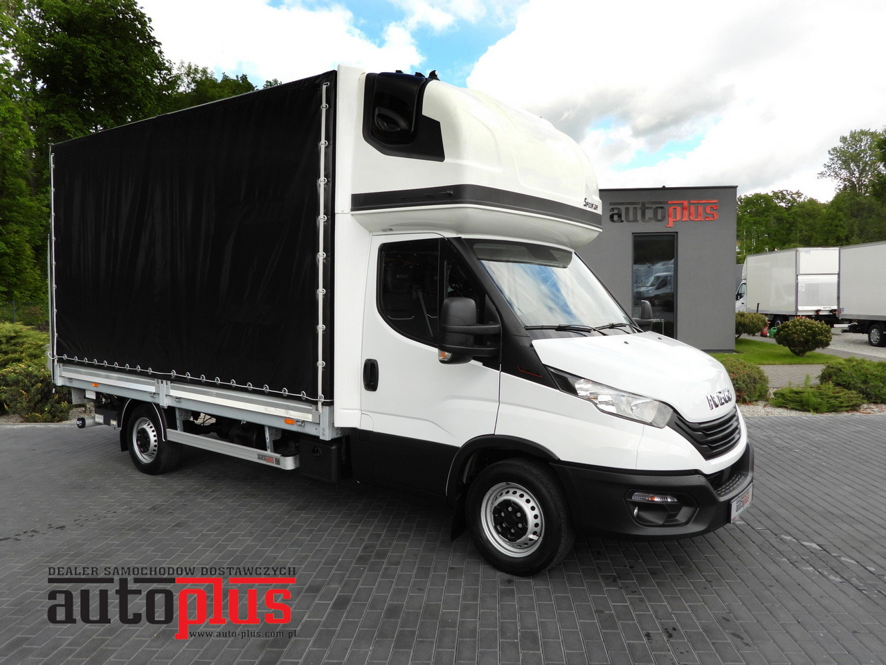 IVECO DAILY 35S18 TARPAULIN LIFT 8 PALLETS WEBASTO CRUISE CONTROL AIR CONDITIONING 180HP - Furgoneta con caja de lona: foto 1 IVECO DAILY 35S18 TARPAULIN LIFT 8 PALLETS WEBASTO CRUISE CONTROL AIR CONDITIONING 180HP - Furgoneta con caja de lona: foto 1