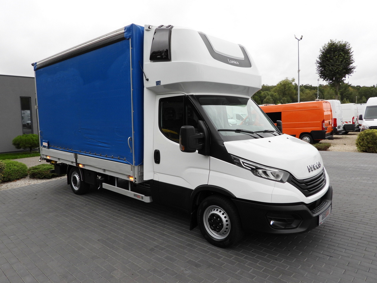 IVECO DAILY 35S18 TARPAULIN LIFT 8 PALLETS WEBASTO CRUISE CONTROL LED LIGHTS AIR CONDITIONING 180HP - Furgoneta con caja de lona: foto 4 IVECO DAILY 35S18 TARPAULIN LIFT 8 PALLETS WEBASTO CRUISE CONTROL LED LIGHTS AIR CONDITIONING 180HP - Furgoneta con caja de lona: foto 4