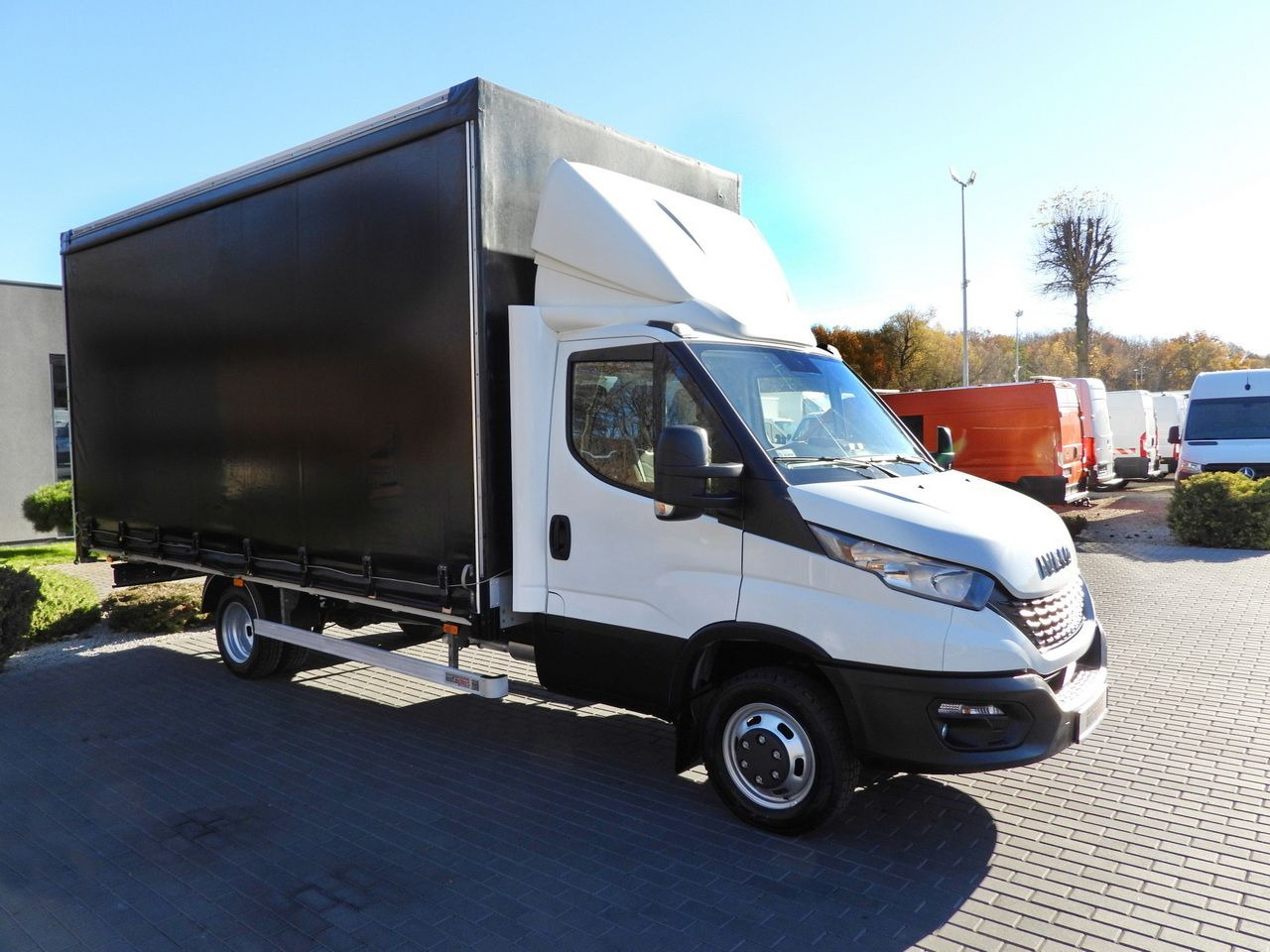 IVECO DAILY 50C17 TARPAULIN 10 PALLETS CRUISE CONTROL TWIN WHEELS AIR CONDITIONING 180HP - Furgoneta con caja de lona: foto 4 IVECO DAILY 50C17 TARPAULIN 10 PALLETS CRUISE CONTROL TWIN WHEELS AIR CONDITIONING 180HP - Furgoneta con caja de lona: foto 4