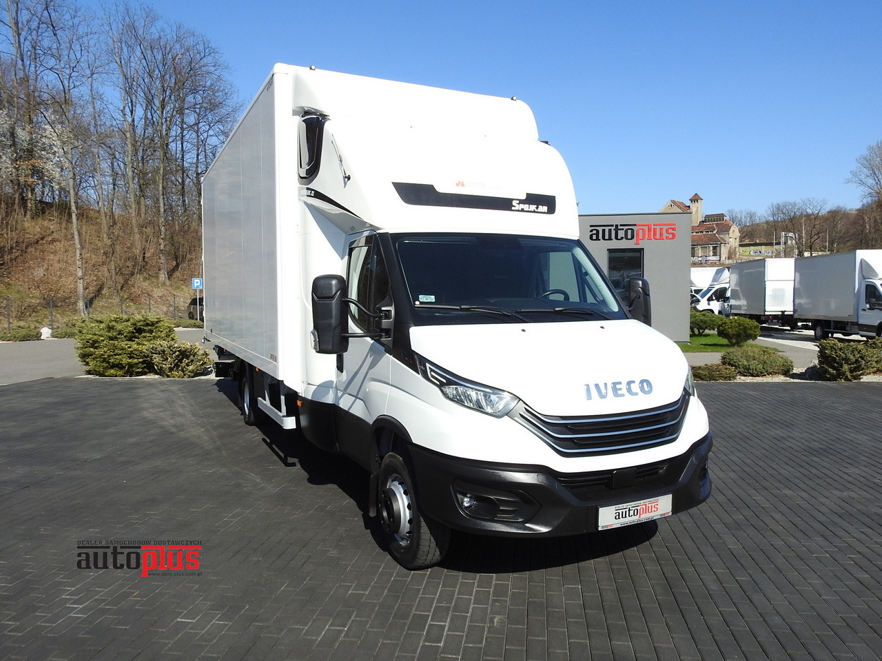 IVECO DAILY 70C18 BOX LIFT 14 PALLETS WEBASTO CRUISE CONTROL NAVIGATION LED LIGHTS TWIN WHEELS AIR CONDITIONING 180HP - Furgoneta caja cerrada: foto 1 IVECO DAILY 70C18 BOX LIFT 14 PALLETS WEBASTO CRUISE CONTROL NAVIGATION LED LIGHTS TWIN WHEELS AIR CONDITIONING 180HP - Furgoneta caja cerrada: foto 1
