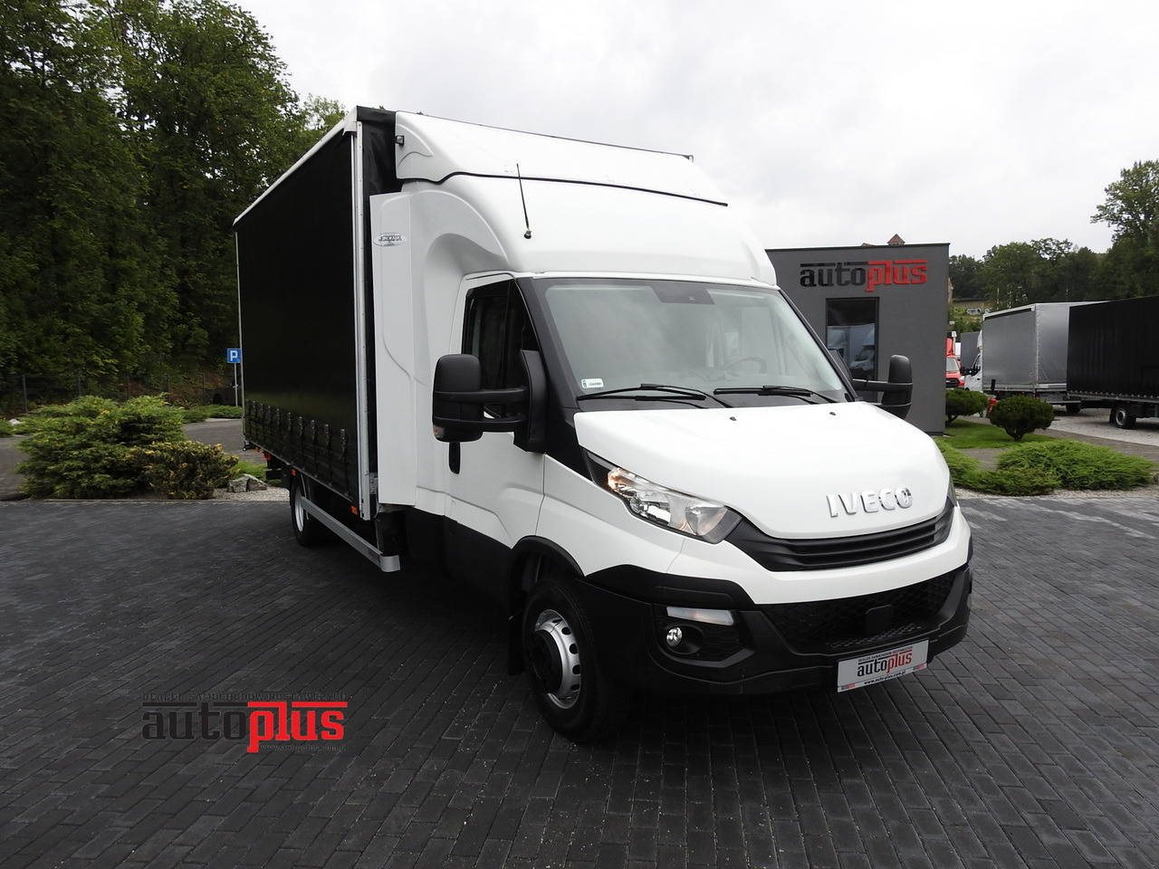 IVECO DAILY 70C18 TARPAULIN LIFT 12 PALLETS WEBASTO CRUISE CONTROL TWIN WHEELS AIR CONDITIONING 180HP - Camión lona: foto 1 IVECO DAILY 70C18 TARPAULIN LIFT 12 PALLETS WEBASTO CRUISE CONTROL TWIN WHEELS AIR CONDITIONING 180HP - Camión lona: foto 1