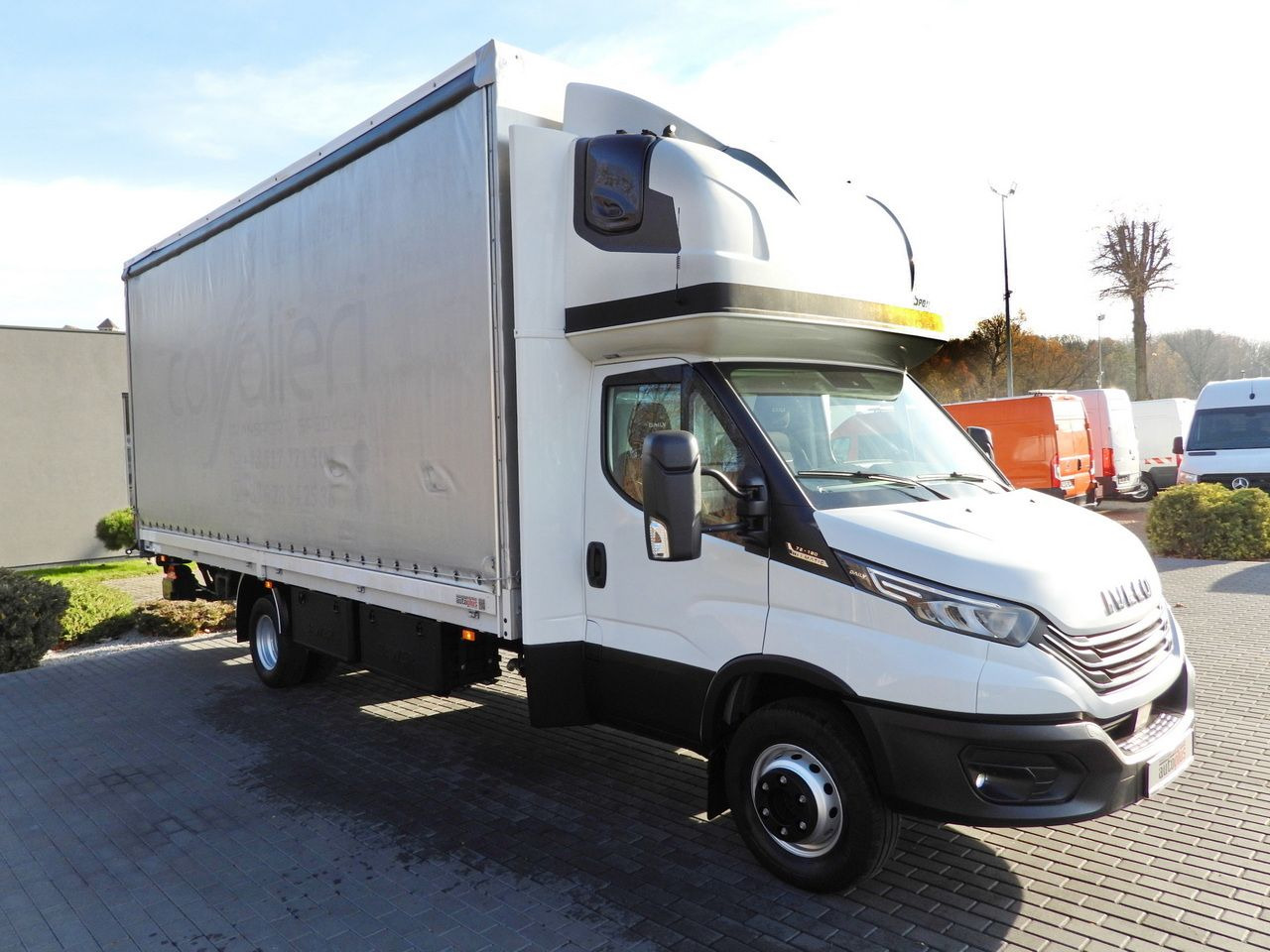 IVECO DAILY 70C18 TARPAULIN LIFT 16 PALLETS WEBASTO CRUISE CONTROL NAVIGATION LED LIGHTS PNEUMATICS AUTOMATIC TRANSMISSION HI-MATIC TWIN WHEELS AIR CONDITIONING 180HP - Camión lona: foto 4 IVECO DAILY 70C18 TARPAULIN LIFT 16 PALLETS WEBASTO CRUISE CONTROL NAVIGATION LED LIGHTS PNEUMATICS AUTOMATIC TRANSMISSION HI-MATIC TWIN WHEELS AIR CONDITIONING 180HP - Camión lona: foto 4