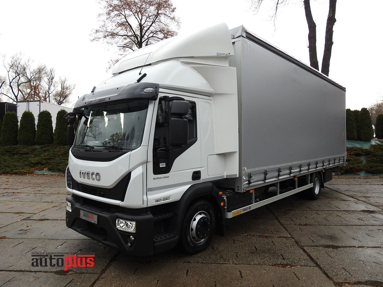 IVECO EUROCARGO 120-250 NEW TARPAULIN LIFT 18 PALLETS WEBASTO CRUISE CONTROL AIR CONDITIONING LED LIGHTS PNEUMATICS AUTOMATIC TRANSMISSION HI-MATIC 250HP - Furgoneta con caja de lona: foto 1 IVECO EUROCARGO 120-250 NEW TARPAULIN LIFT 18 PALLETS WEBASTO CRUISE CONTROL AIR CONDITIONING LED LIGHTS PNEUMATICS AUTOMATIC TRANSMISSION HI-MATIC 250HP - Furgoneta con caja de lona: foto 1