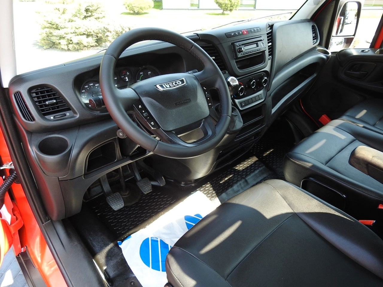 Iveco DAILY 35C13 KIPPER TEMPOMAT A/C ZWILLINGSRÄDER - Volquete furgoneta: foto 2 Iveco DAILY 35C13 KIPPER TEMPOMAT A/C ZWILLINGSRÄDER - Volquete furgoneta: foto 2