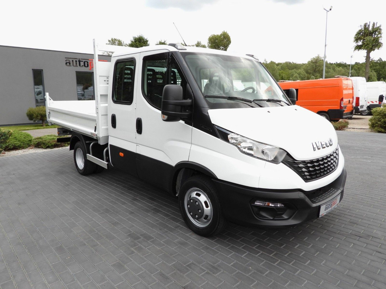 Iveco DAILY 35C14 KIPPER DOPPELKABINE DOKA 6 SITZE A/C - Volquete furgoneta, Furgoneta combi: foto 4 Iveco DAILY 35C14 KIPPER DOPPELKABINE DOKA 6 SITZE A/C - Volquete furgoneta, Furgoneta combi: foto 4