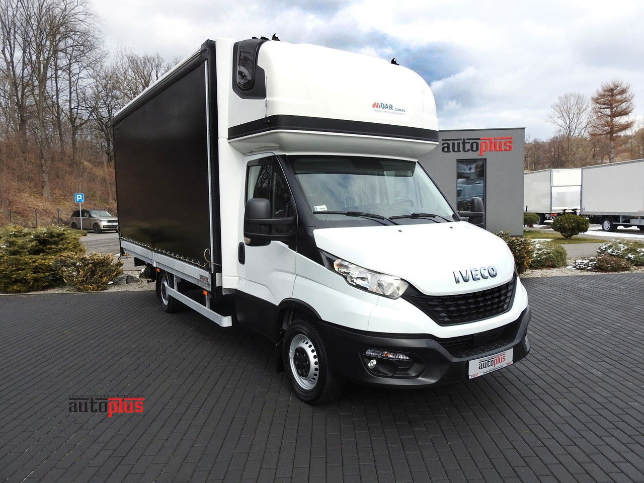 Iveco DAILY 35S18 PRITSCHE PLANE 10 PALETTEN WEBASTO - Furgoneta con caja de lona: foto 1 Iveco DAILY 35S18 PRITSCHE PLANE 10 PALETTEN WEBASTO - Furgoneta con caja de lona: foto 1