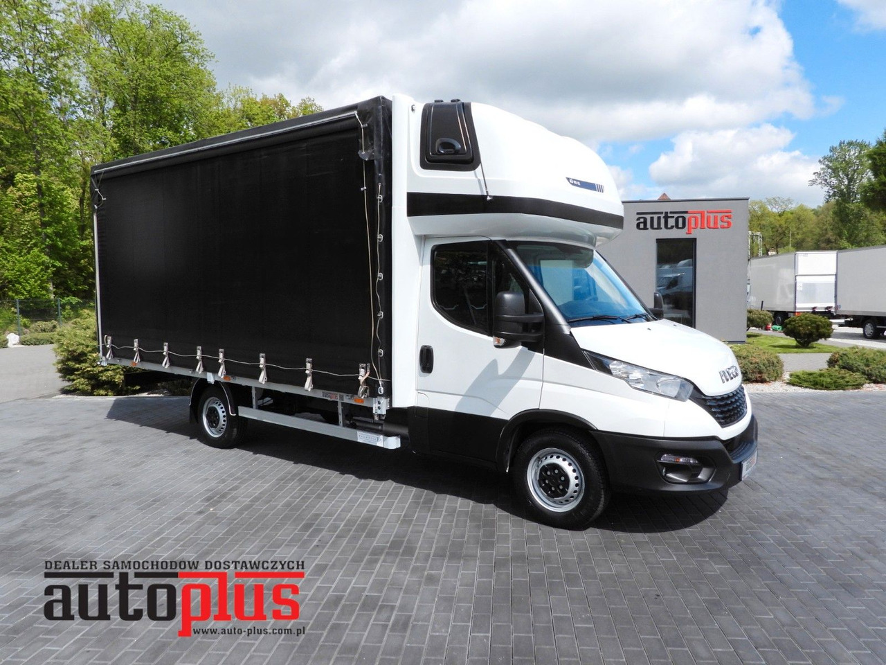 Iveco DAILY 35S18 PRITSCHE PLANE 10 PALETTEN WEBASTO - Furgoneta con caja de lona: foto 1 Iveco DAILY 35S18 PRITSCHE PLANE 10 PALETTEN WEBASTO - Furgoneta con caja de lona: foto 1