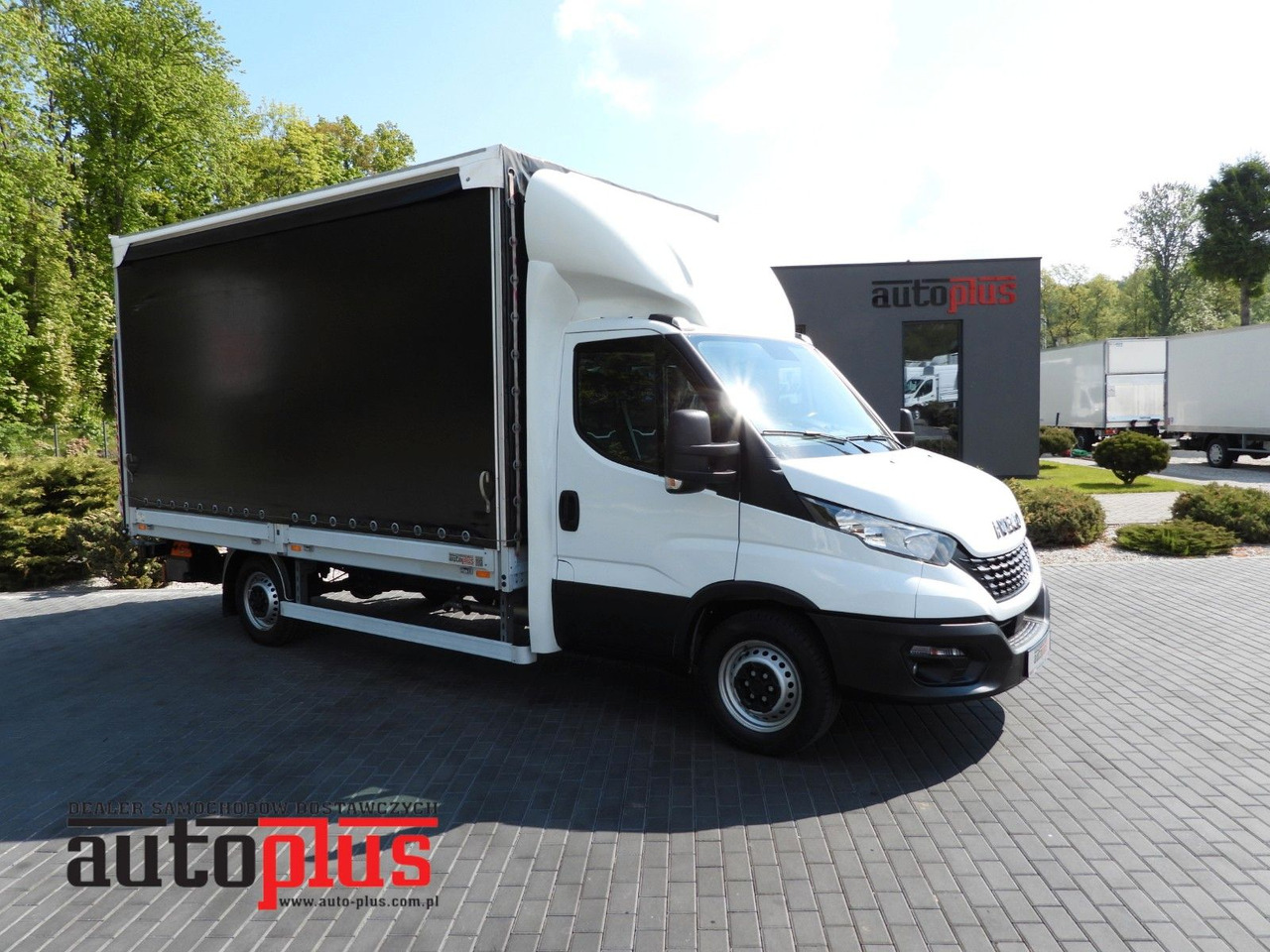 Iveco DAILY 35S18 PRITSCHE PLANE AUFZUG 8 PALETTEN - Furgoneta con caja de lona: foto 1 Iveco DAILY 35S18 PRITSCHE PLANE AUFZUG 8 PALETTEN - Furgoneta con caja de lona: foto 1