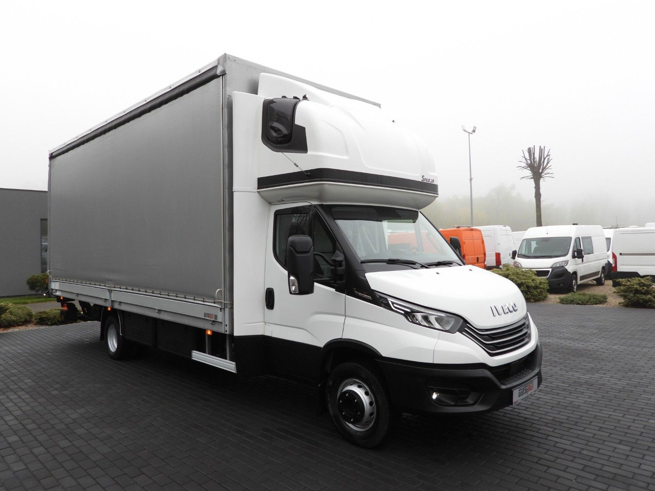 Iveco DAILY 72C18 PRITSCHE PLANE AUFZUG 16 PALETTEN - Furgoneta con caja de lona: foto 4 Iveco DAILY 72C18 PRITSCHE PLANE AUFZUG 16 PALETTEN - Furgoneta con caja de lona: foto 4