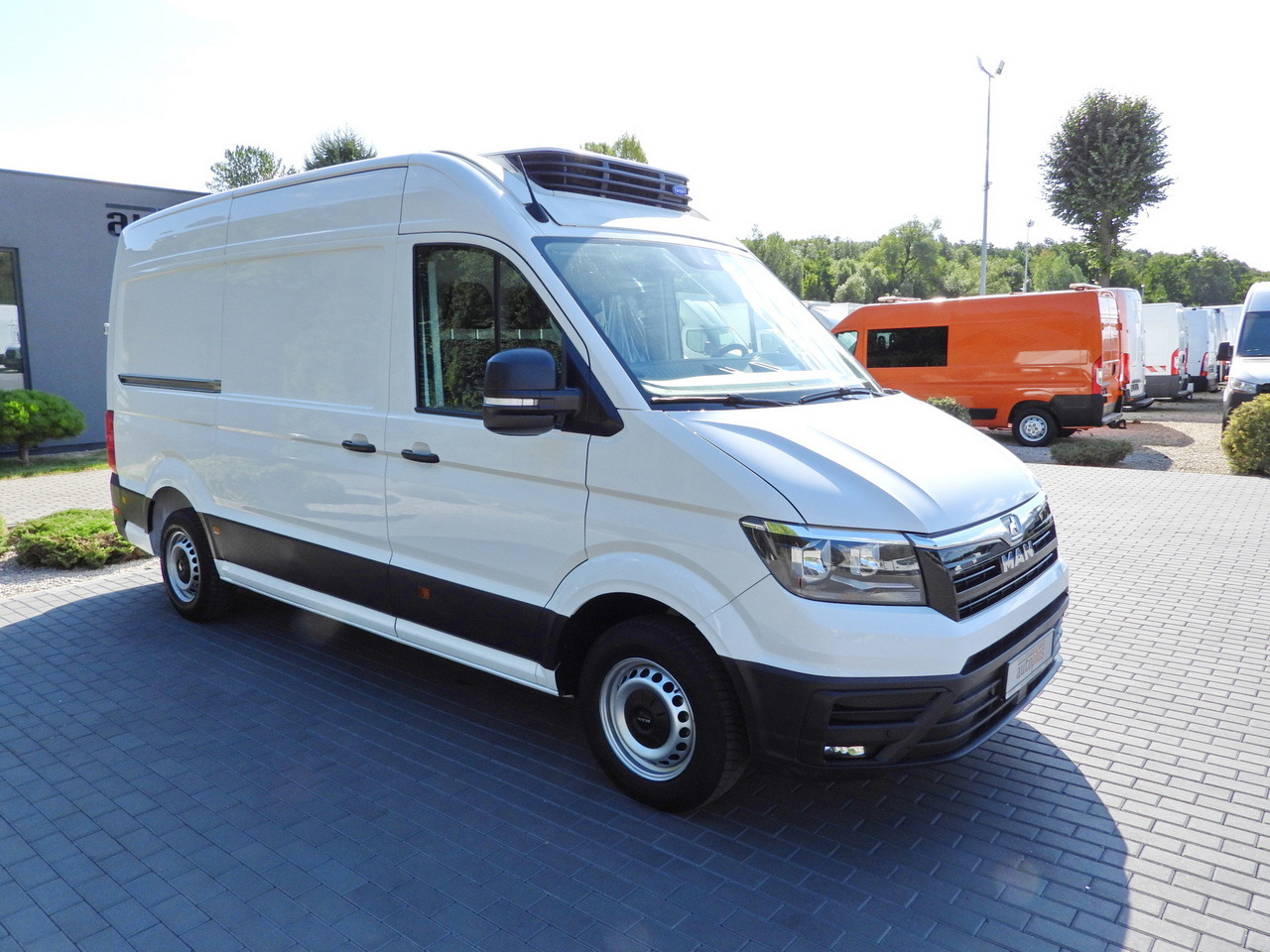 MAN TGE REFRIGERATOR VAN -5*C POWER SUPPLY 230V CRUISE CONTROL AUTOMATIC TRANSMISSION  AIR CONDITIONING  180HP - Furgoneta frigorifica: foto 4 MAN TGE REFRIGERATOR VAN -5*C POWER SUPPLY 230V CRUISE CONTROL AUTOMATIC TRANSMISSION  AIR CONDITIONING  180HP - Furgoneta frigorifica: foto 4