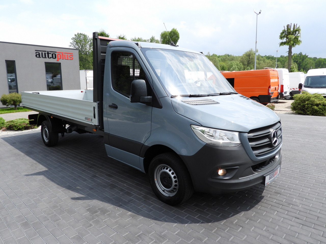 MERCEDES SPRINTER 315 STAKE BODY 8 PALLETS CRUISE CONTROL AIR CONDITIONING 150HP - Caja abierta furgoneta: foto 4 MERCEDES SPRINTER 315 STAKE BODY 8 PALLETS CRUISE CONTROL AIR CONDITIONING 150HP - Caja abierta furgoneta: foto 4