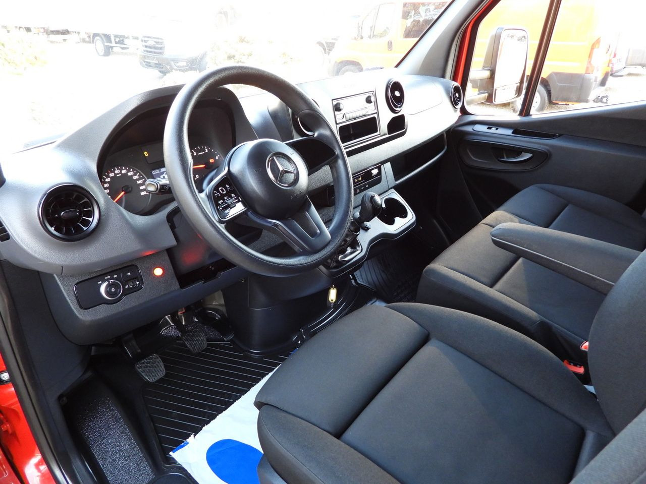 MERCEDES SPRINTER 316 TARPAULIN LIFT 8 PALLETS WEBASTO CRUISE CONTROL AIR CONDITIONING 160HP - Furgoneta con caja de lona: foto 2 MERCEDES SPRINTER 316 TARPAULIN LIFT 8 PALLETS WEBASTO CRUISE CONTROL AIR CONDITIONING 160HP - Furgoneta con caja de lona: foto 2