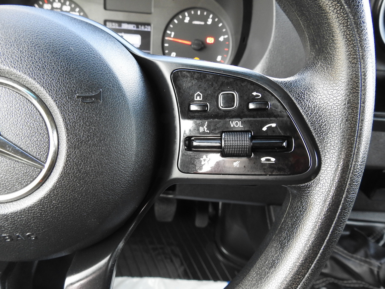 Furgoneta combi MERCEDES SPRINTER 516 STAKE BODY DOUBLE CABIN DOKA 6 SEATS CRUISE CONTROL AIR CONDITIONING TWIN WHEELS 160HP: foto 33 Furgoneta combi MERCEDES SPRINTER 516 STAKE BODY DOUBLE CABIN DOKA 6 SEATS CRUISE CONTROL AIR CONDITIONING TWIN WHEELS 160HP: foto 33