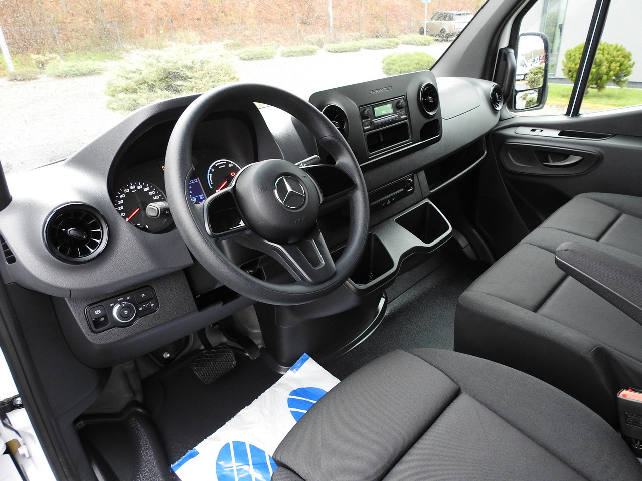 MERCEDES eSprinter NEW ELECTRIC VAN AUTOMATIC TRANSMISSION  GUARANTEE  95HP - Furgón, Furgoneta eléctrica: foto 2 MERCEDES eSprinter NEW ELECTRIC VAN AUTOMATIC TRANSMISSION  GUARANTEE  95HP - Furgón, Furgoneta eléctrica: foto 2