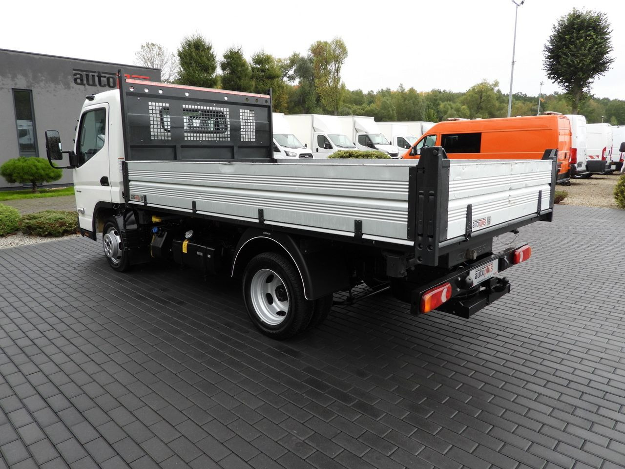 Leasing de MITSUBISHI CANTER FUSO 3C15 THREE-WAY TIPPER 3 SEATS LED LIGHTS TWIN WHEELS  150HP MITSUBISHI CANTER FUSO 3C15 THREE-WAY TIPPER 3 SEATS LED LIGHTS TWIN WHEELS  150HP: foto 12