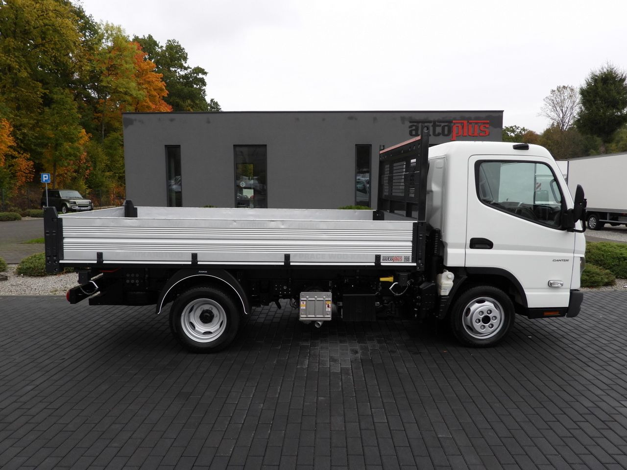 Leasing de MITSUBISHI CANTER FUSO 3C15 THREE-WAY TIPPER 3 SEATS LED LIGHTS TWIN WHEELS  150HP MITSUBISHI CANTER FUSO 3C15 THREE-WAY TIPPER 3 SEATS LED LIGHTS TWIN WHEELS  150HP: foto 7