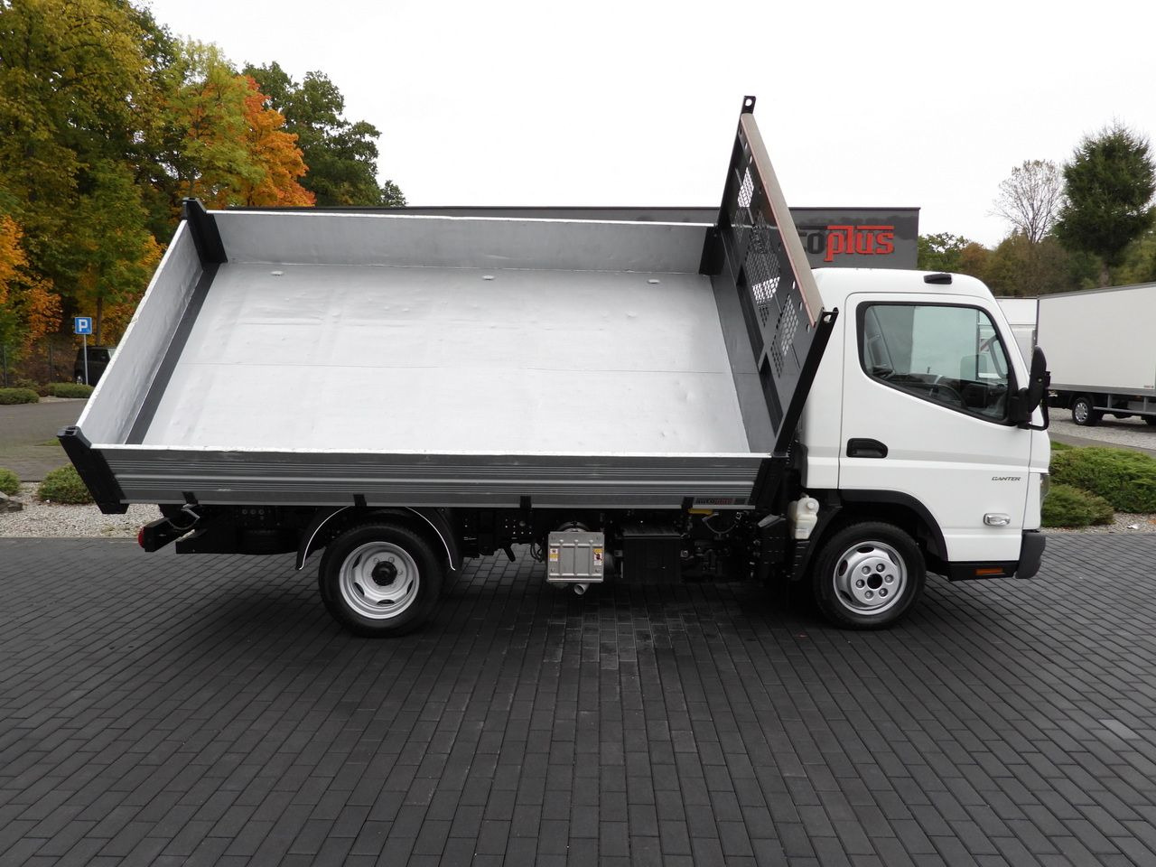 Leasing de MITSUBISHI CANTER FUSO 3C15 THREE-WAY TIPPER 3 SEATS LED LIGHTS TWIN WHEELS  150HP MITSUBISHI CANTER FUSO 3C15 THREE-WAY TIPPER 3 SEATS LED LIGHTS TWIN WHEELS  150HP: foto 8