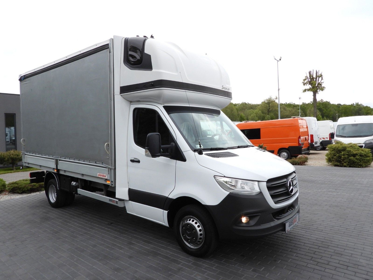 Mercedes-Benz SPRINTER 519 PRITSCHE PLANE 8 PALETTEN WEBASTO - Furgoneta con caja de lona: foto 4 Mercedes-Benz SPRINTER 519 PRITSCHE PLANE 8 PALETTEN WEBASTO - Furgoneta con caja de lona: foto 4