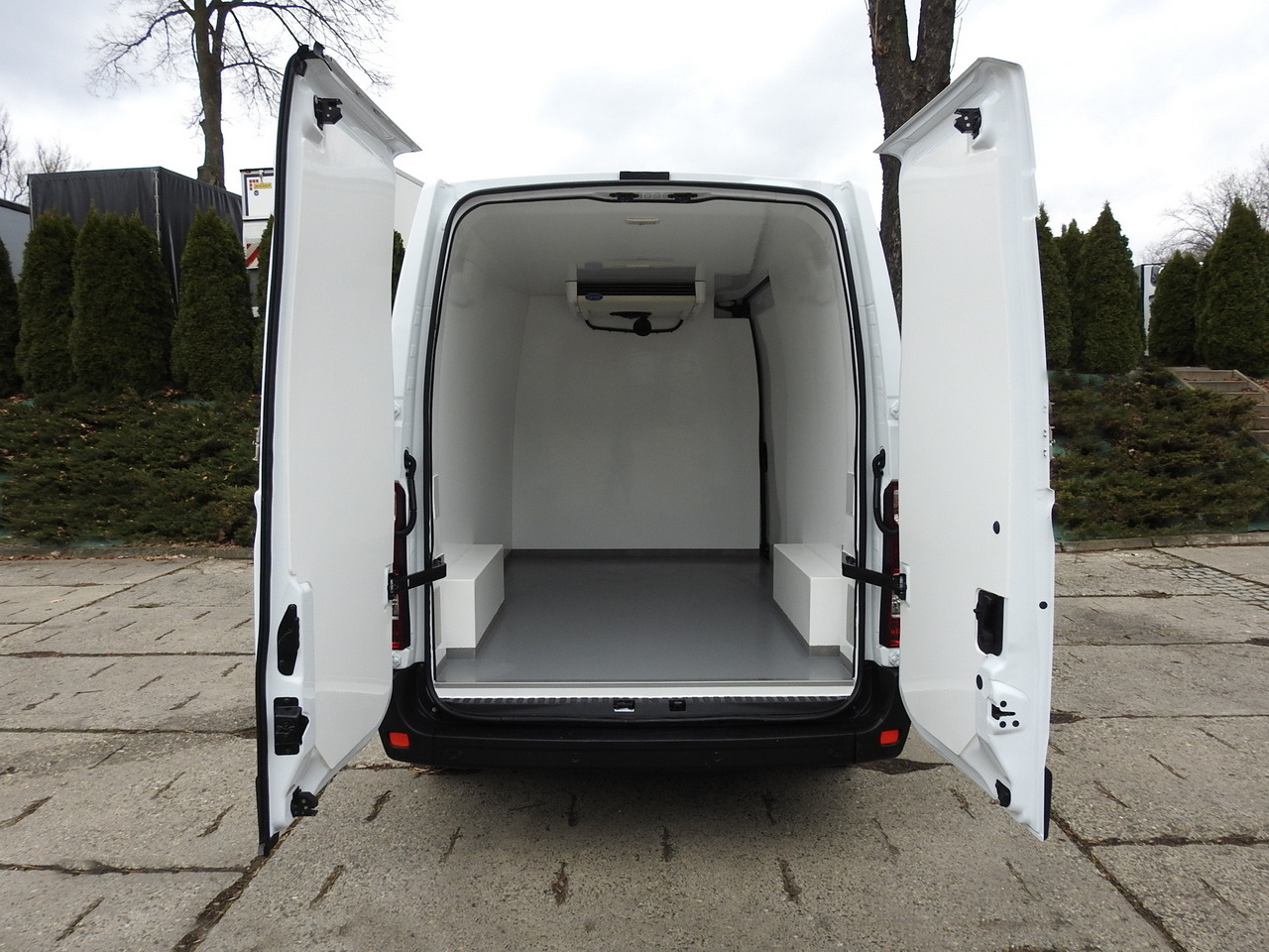 Furgoneta frigorifica OPEL MOVANO REFRIGERATOR VAN 0*C CRUISE CONTROL NAVIGATION AIR CONDITIONING LED LIGHTS  136HP: foto 12 Furgoneta frigorifica OPEL MOVANO REFRIGERATOR VAN 0*C CRUISE CONTROL NAVIGATION AIR CONDITIONING LED LIGHTS  136HP: foto 12