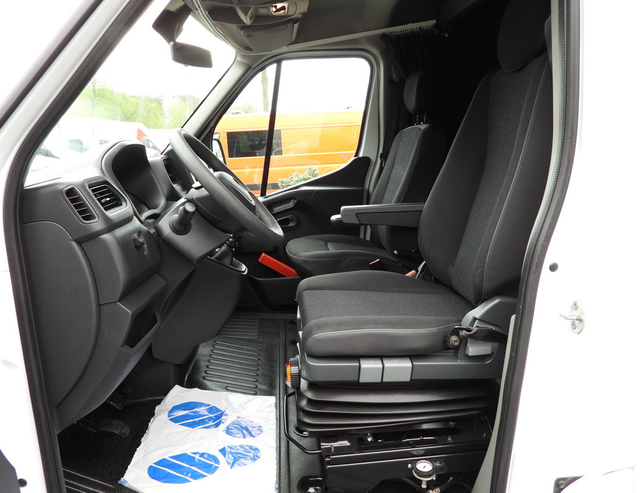 Furgoneta con caja de lona OPEL MOVANO TARPAULIN 10 PALLETS WEBASTO CRUISE CONTROL LED LIGHTS PNEUMATICS AIR CONDITIONING 165HP: foto 28 Furgoneta con caja de lona OPEL MOVANO TARPAULIN 10 PALLETS WEBASTO CRUISE CONTROL LED LIGHTS PNEUMATICS AIR CONDITIONING 165HP: foto 28