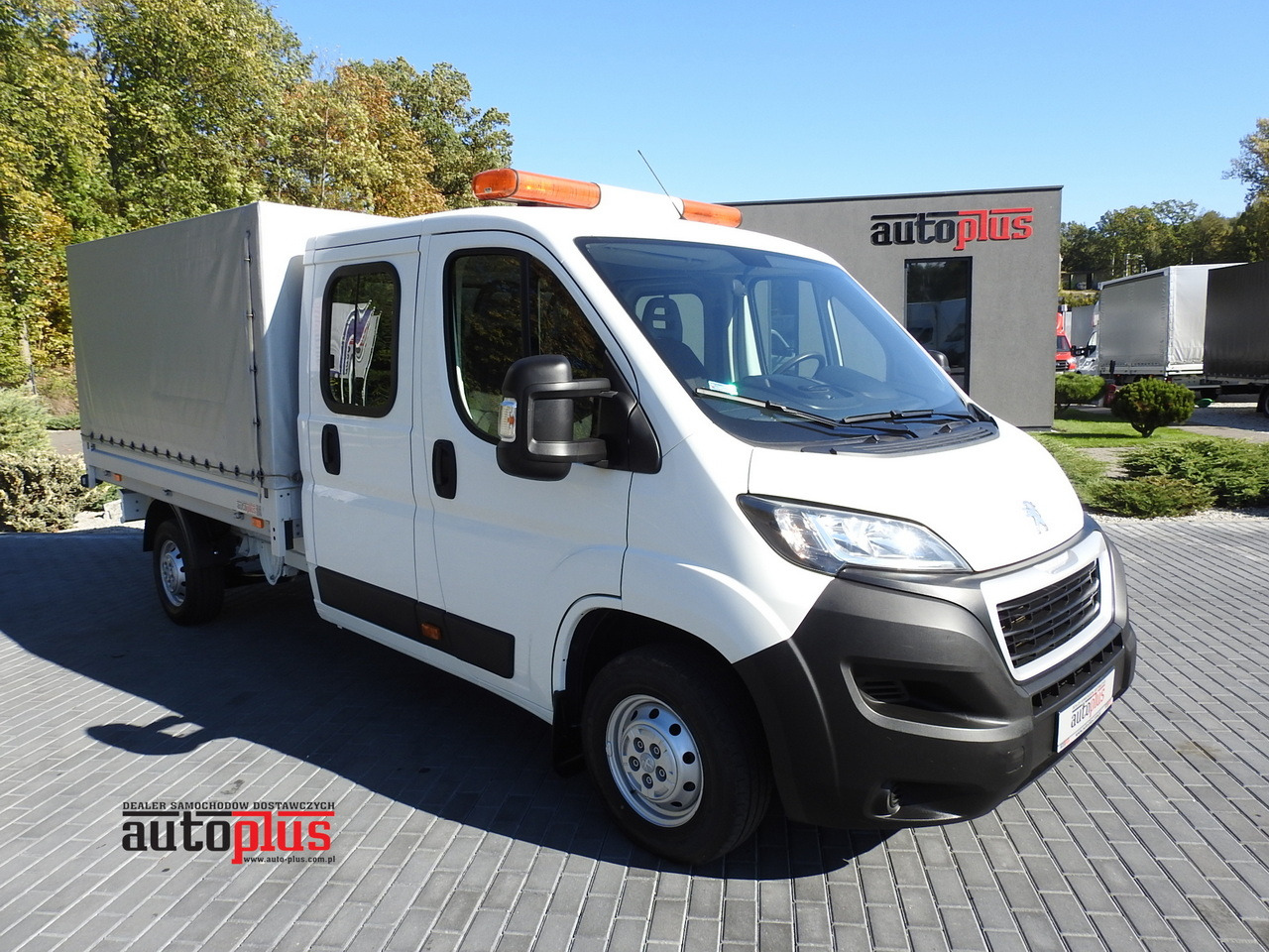 PEUGEOT BOXER STAKE BODY DOUBLE CABIN DOKA 7 SEATS AIR CONDITIONING 140HP - Furgoneta combi: foto 1 PEUGEOT BOXER STAKE BODY DOUBLE CABIN DOKA 7 SEATS AIR CONDITIONING 140HP - Furgoneta combi: foto 1