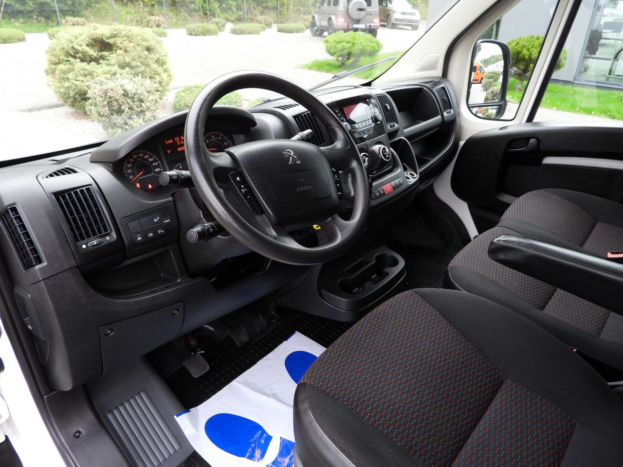 PEUGEOT BOXER STAKE BODY DOUBLE CABIN DOKA 7 SEATS CRUISE CONTROL AIR CONDITIONING 140HP - Caja abierta furgoneta: foto 3 PEUGEOT BOXER STAKE BODY DOUBLE CABIN DOKA 7 SEATS CRUISE CONTROL AIR CONDITIONING 140HP - Caja abierta furgoneta: foto 3